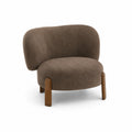 Poltrona in tessuto marrone con gambe in legno